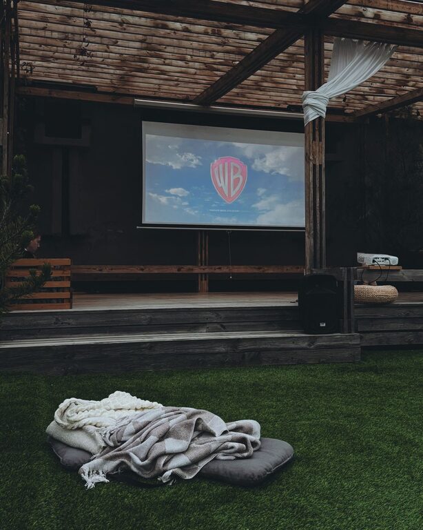 How to Plan a Cozy Screen-Light Evening at Home